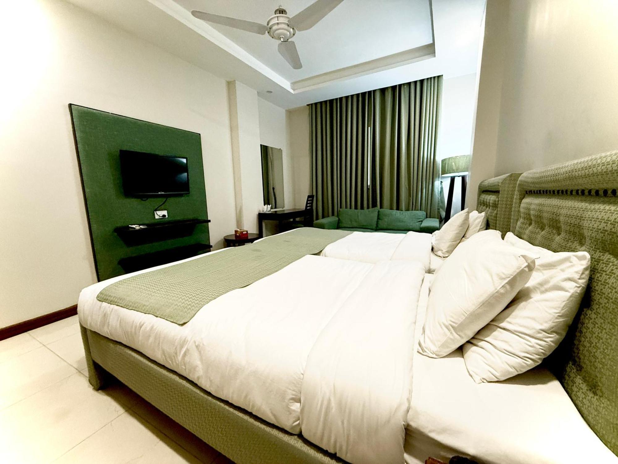 Atlas Hotel Islamabad Ngoại thất bức ảnh