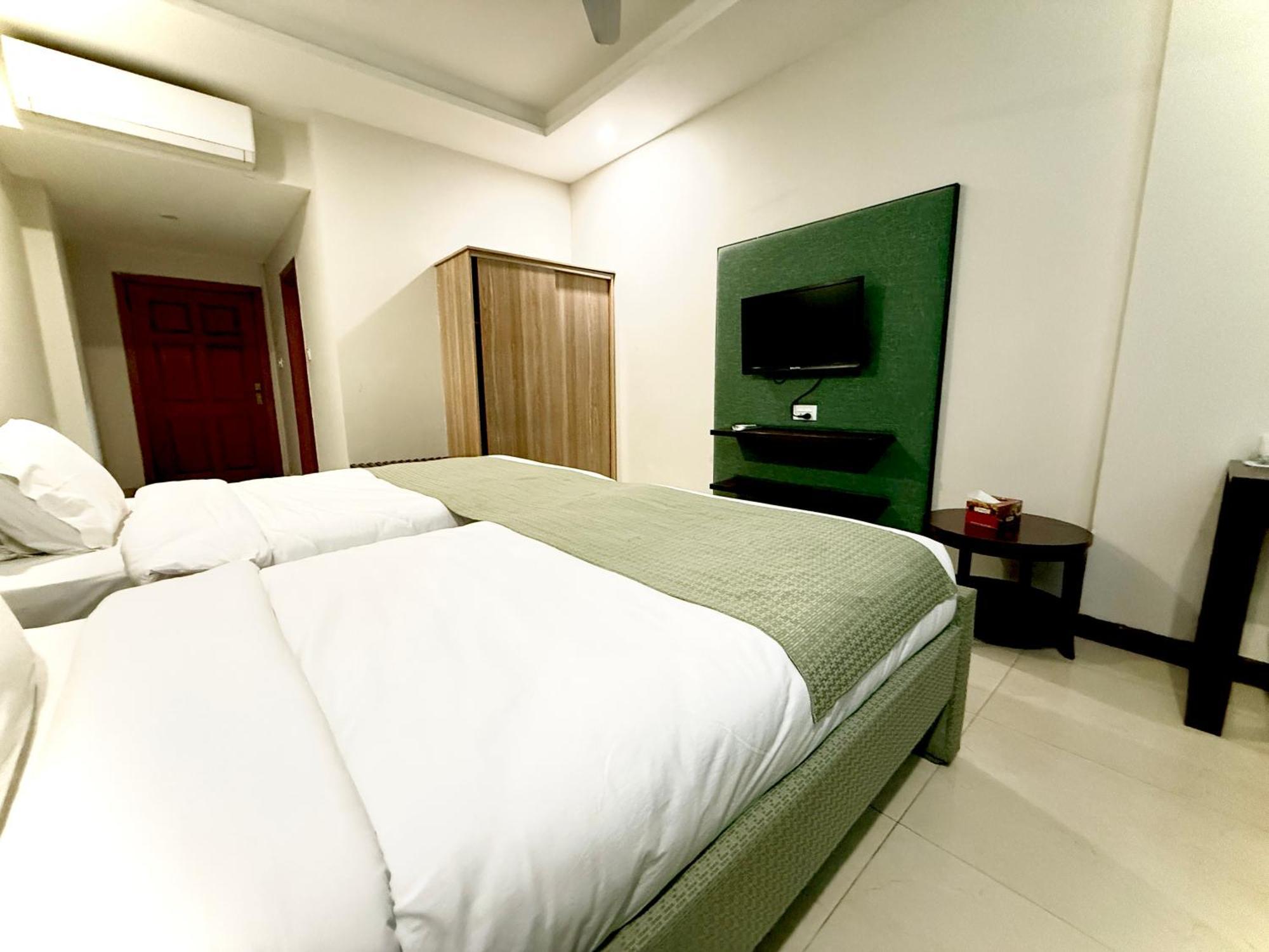 Atlas Hotel Islamabad Ngoại thất bức ảnh