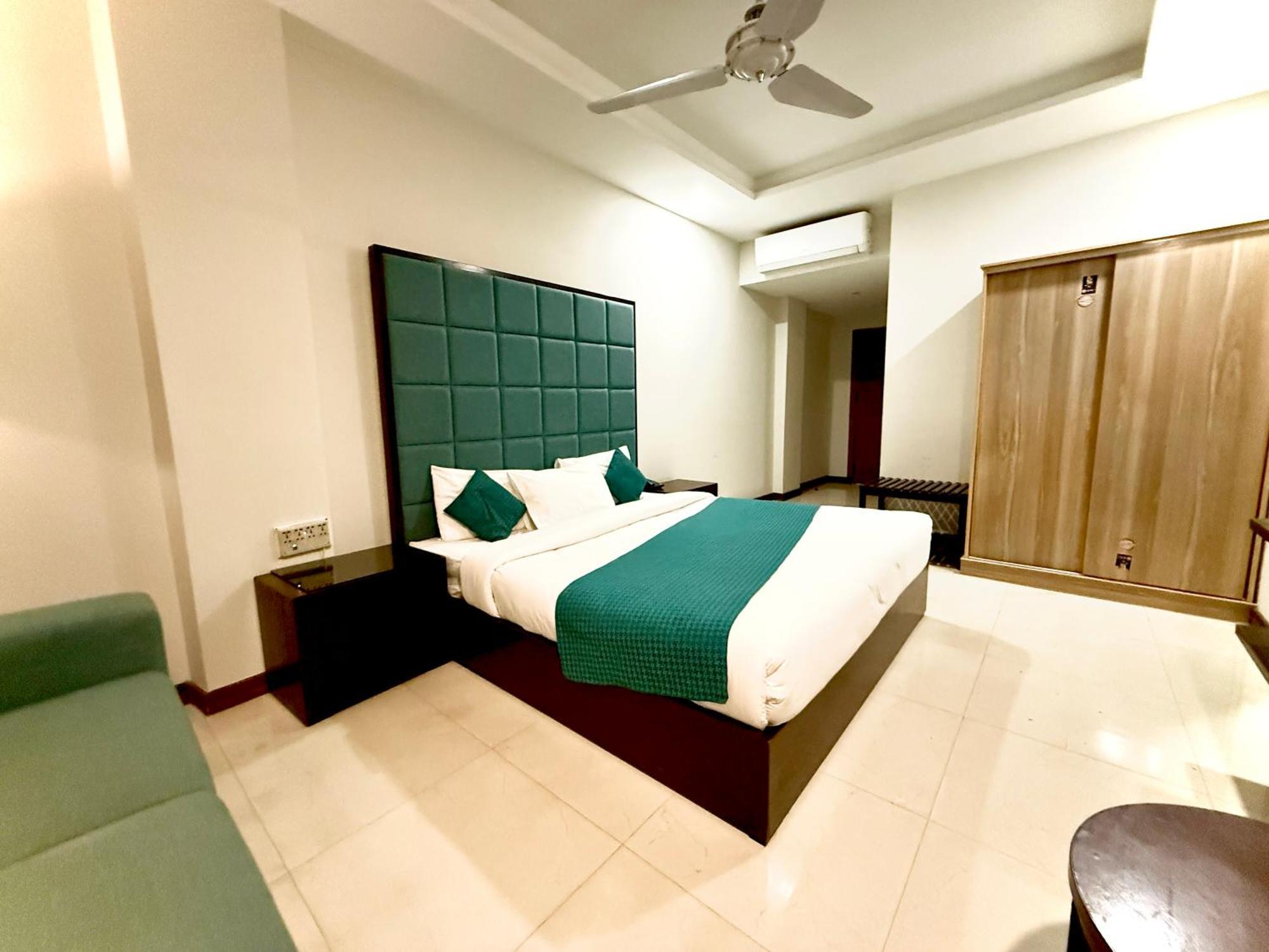 Atlas Hotel Islamabad Ngoại thất bức ảnh